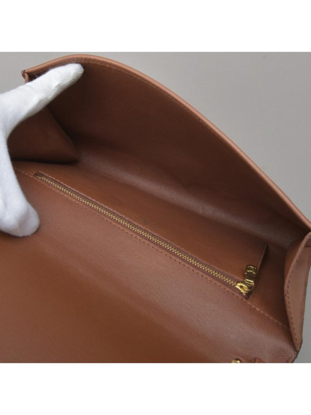 Louis Vuitton Gold Clutch Monogram - Picture 6 of 10